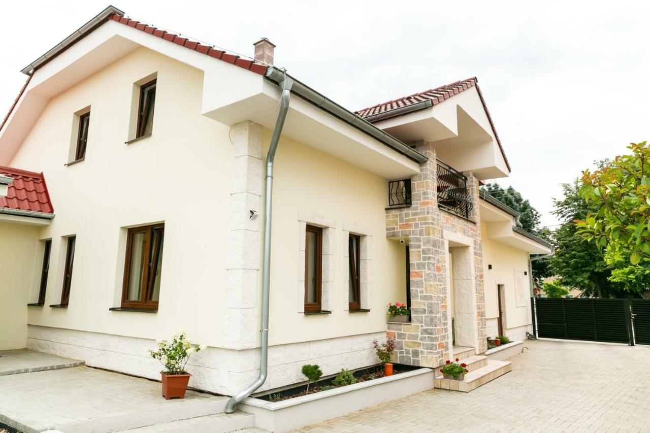 Solegutta Bed and Breakfast Kolárovo Buitenkant foto